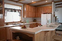 Обеденные столы из искусственного камня